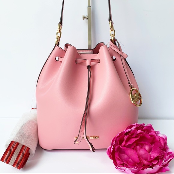 Michael Kors Handbags - 🔥SALE🔥 Michael Kors Eden Bucket Shoulder Bag